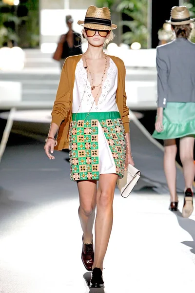 Look 8